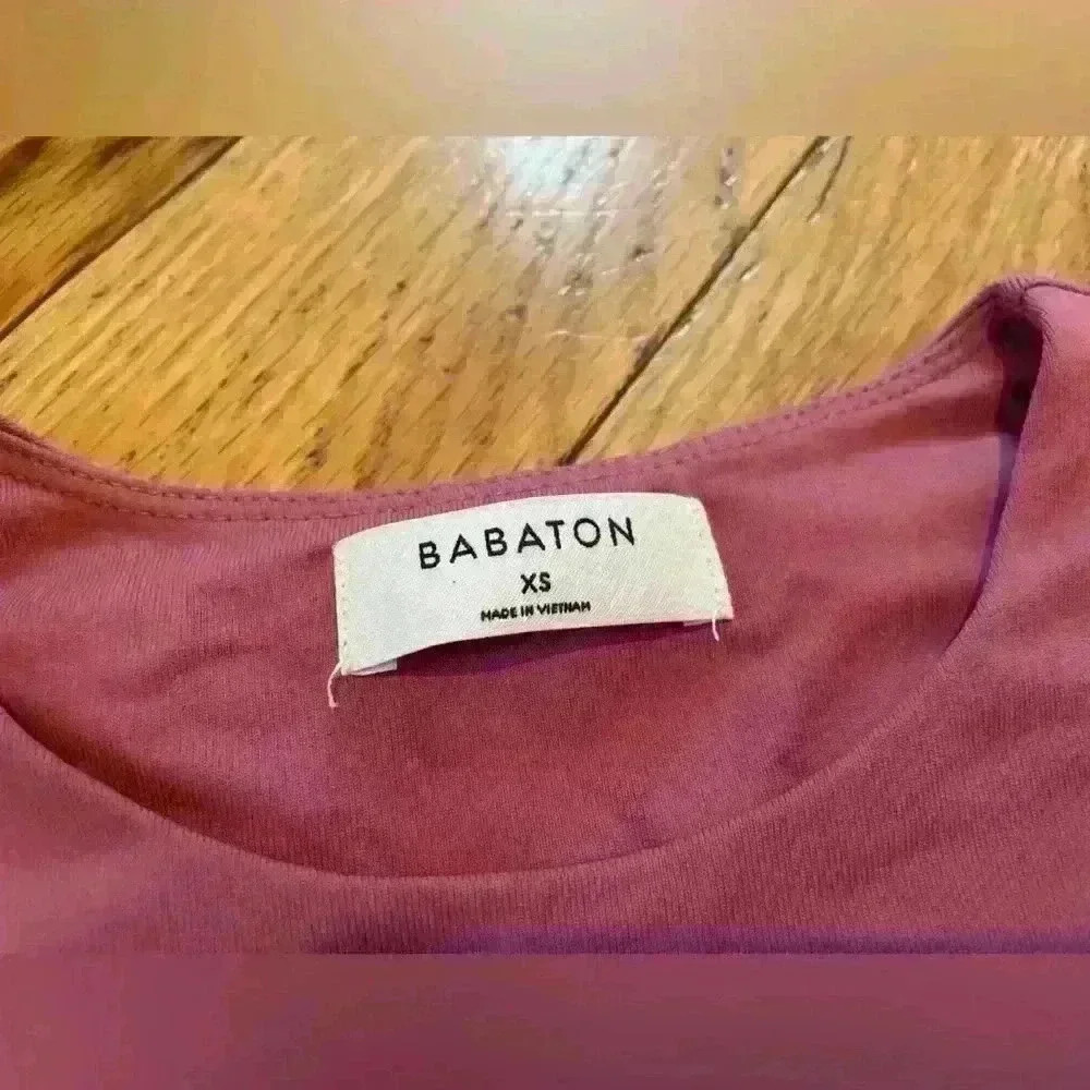 Aritzia Babaton Sculpted Long Sleeve Crop Top Minimalist Women’s Size XS Pink - Picture 2 of 9